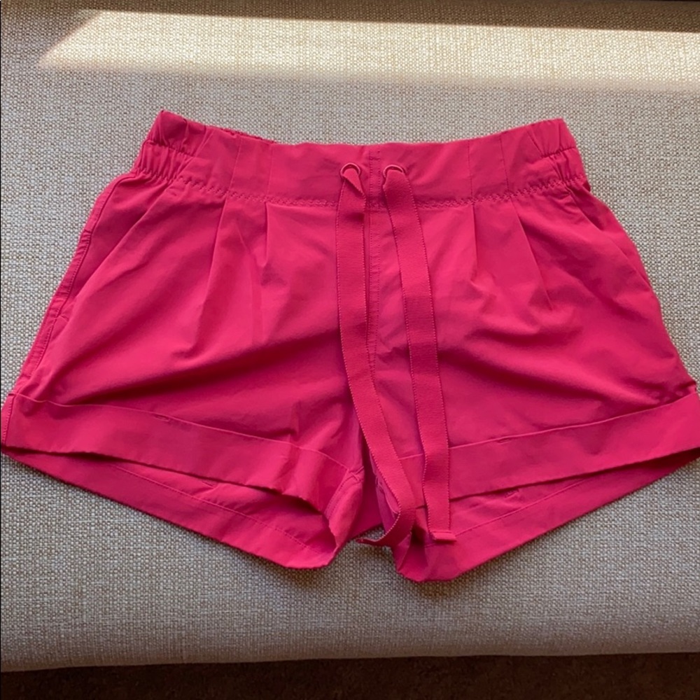 Lululemon Spring Break Away II Shorts